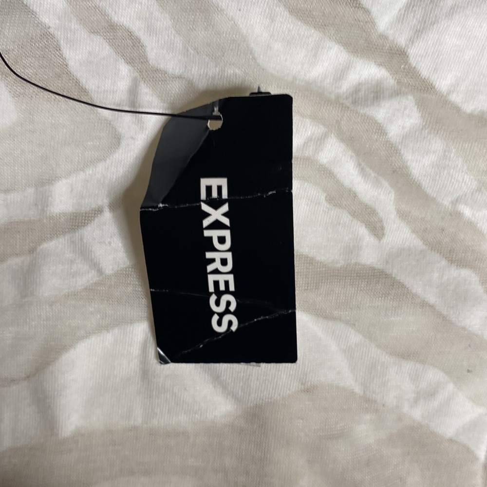 Express T shirt Crรจme Size Small - Picture 3 of 8